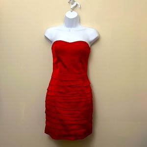 Pretty red strapless dress.
